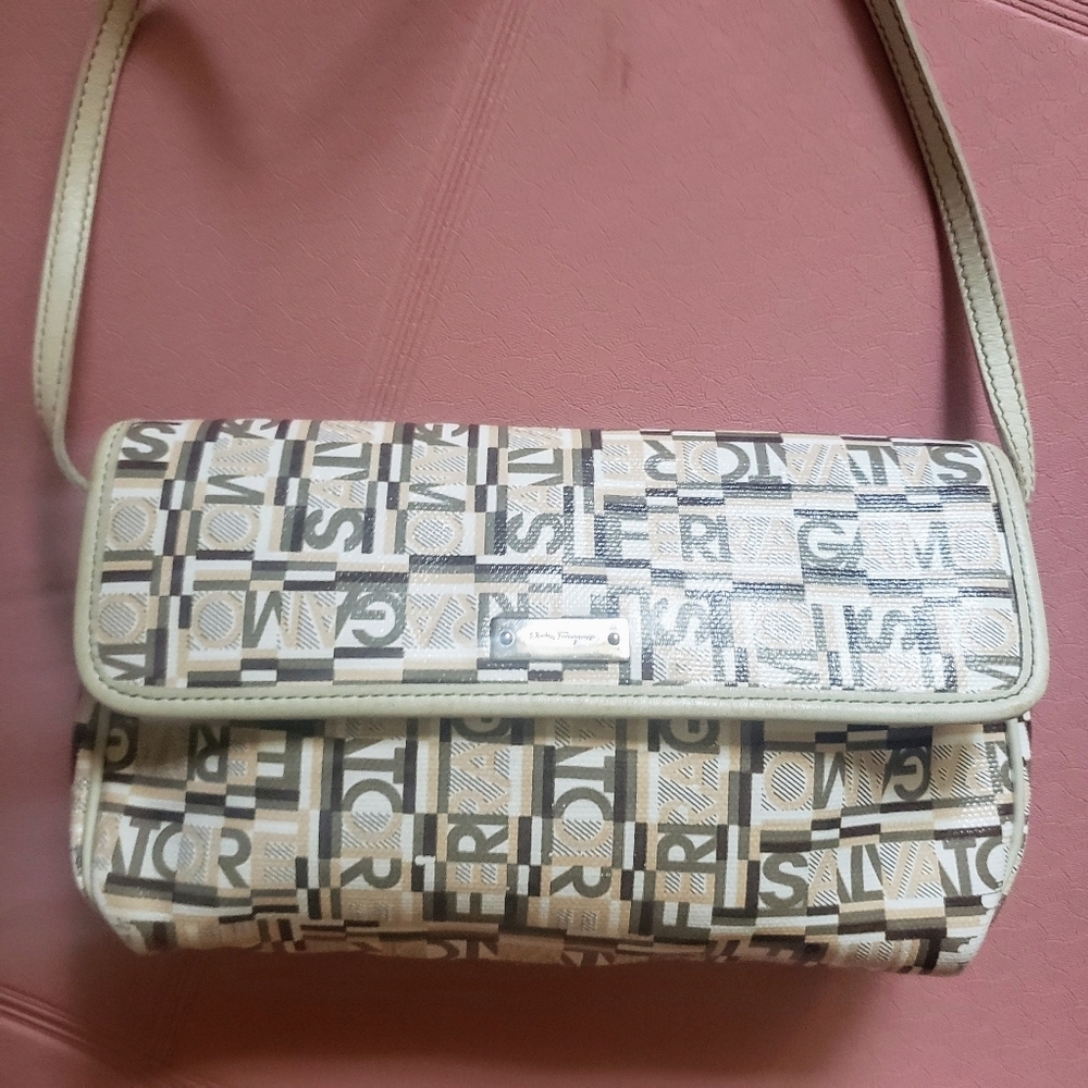Salvatore Ferragamo Gancini Monogram Logo Shoulder Bag Purse with COA Y2K